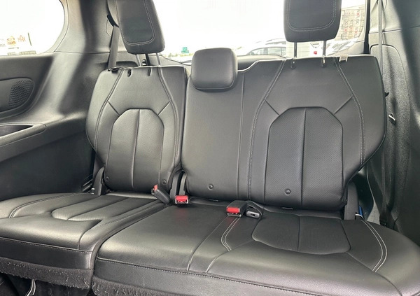 Chrysler Pacifica cena 129900 przebieg: 123703, rok produkcji 2018 z Kwidzyn małe 232